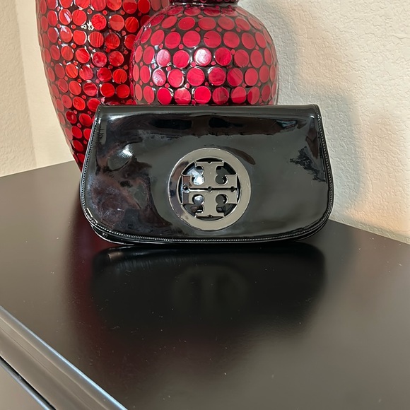 Tory Burch Handbags - Tory Burch Large Patent Clutch